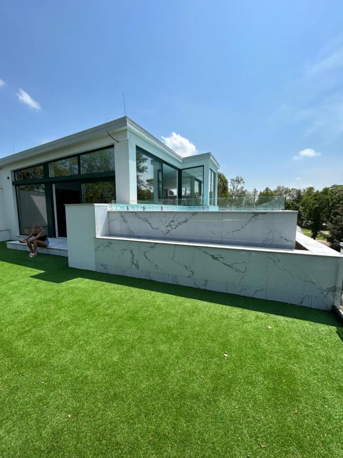 Villa Bauhaus Dream Deluxe T Siofok Bagian luar foto